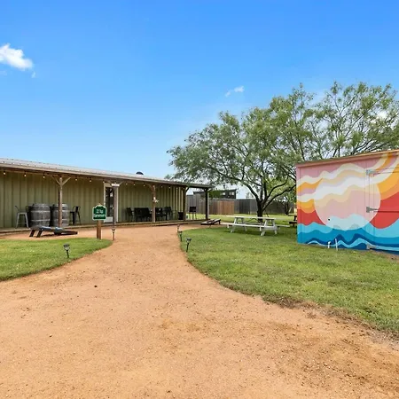 The Janis Bungalow W/Hot Tub
